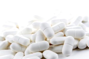 white pills that represent dangerous drugs that have been recalled by the FDA